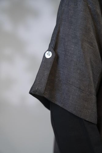 عباية لنن فستان اسود وجاكيت كم حاير مربع-اسود ببني