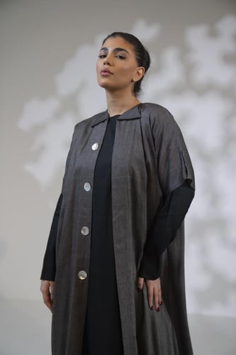 عباية لنن فستان اسود وجاكيت كم حاير مربع-اسود ببني