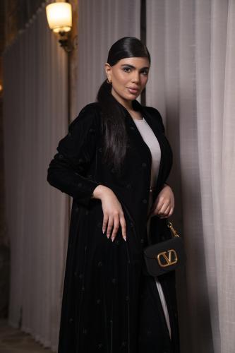 عباية مخمل اسود شك خرز كامل اسود