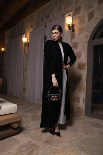 عباية مخمل اسود شك خرز كامل اسود