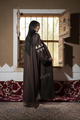 عبايه جوخ اوفر سايز كم تطريز بني فاتح