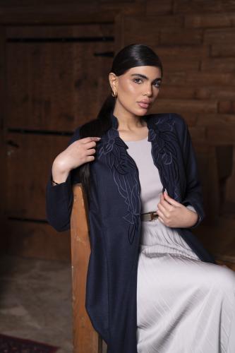 عباية جوخ اسود تطريز شك اسفل واسورة