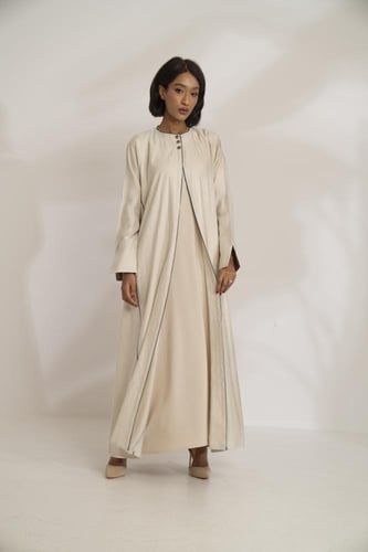 عبايه لنن بيج بقيطان كحلي وفستان بيج