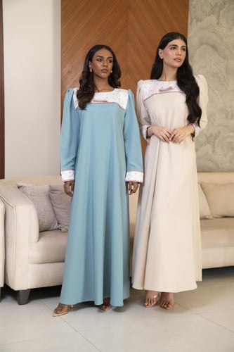 جلابية كريب خفيف بيج قصه الصدر مطرز