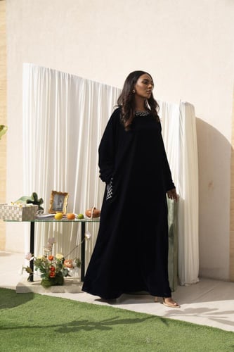 جلابية كريب خفيف بني كم بف ازرار وكسره امام