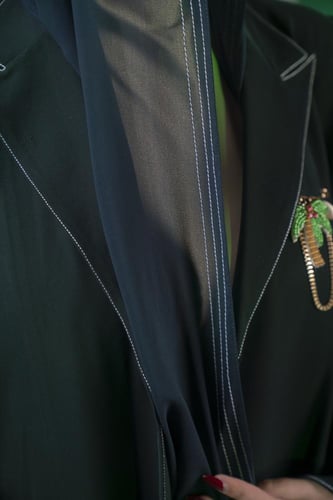 عباية اليوم الوطني كريب بالطو دقة مكينة ابيض