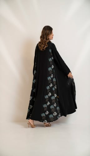 عبايه كريب ياقه مطرز تركواز اسود