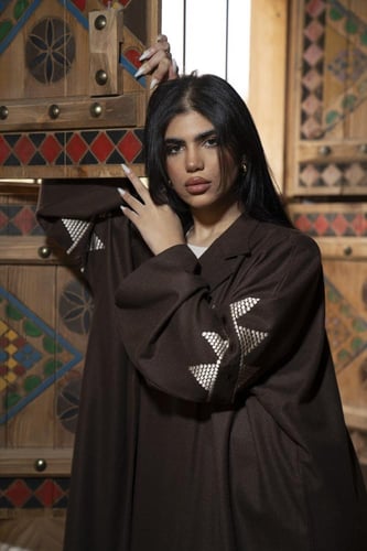 عبايه جوخ اوفر سايز كم تطريز بني فاتح