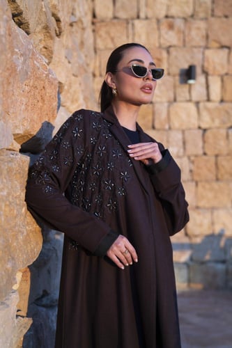 عباية جوخ بني بالطو بقيطان تطريز الكتف والكم