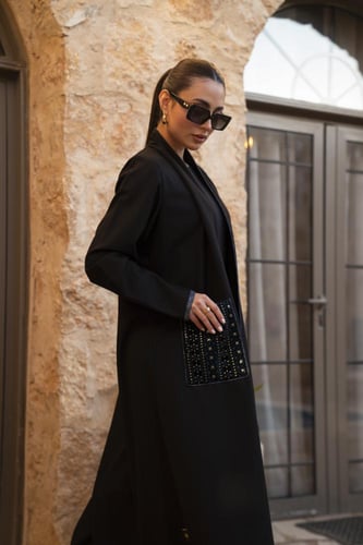 عباية جوخ اسود بقيطان وجيوب مخمل مطرز