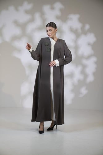 عباية كريب زيتي قطعتين تفته جاكاركلفة ع الصدر