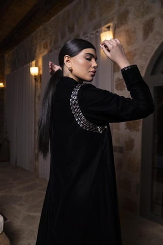 عباية كتان كولة تطريز الكتف والياقة