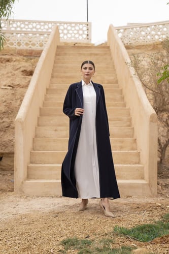 عبايه بالطو دقه مكينه كحلي بفستان