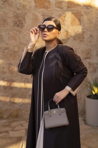 عباية كتان موف غامق الياقة دبل قيطان تطريزشك الكتف