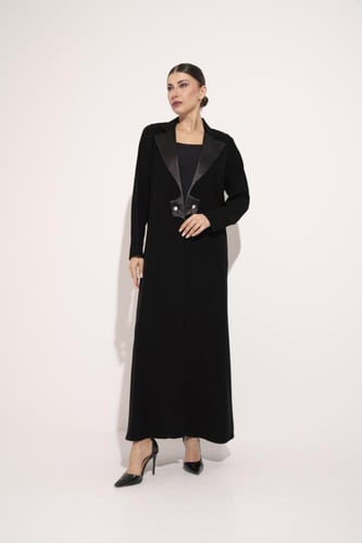 عباية كريب ياقة قلاب ساتان زرار اسود