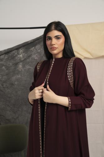 عباية كريب عنابي كولة تطريز الكتف والياقة
