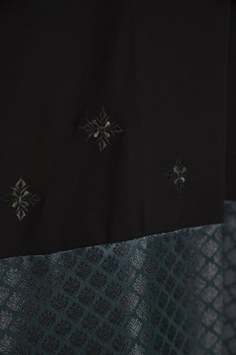 عباية كريب اسود قصه تحت تفته تطريز زيتي