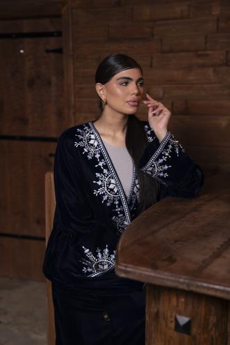 عباية مخمل فراشة تطريز الياقة والاسورة كحلي