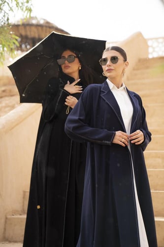 عبايه بالطو دقه مكينه كحلي بفستان