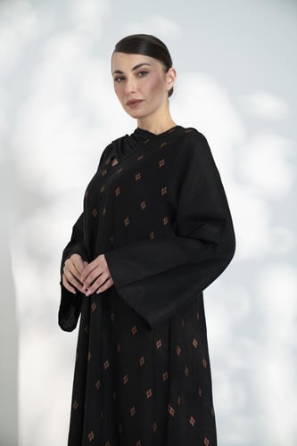 جلابية لنن مطرز طوبي بشال ع الكتف اسود