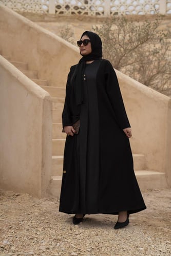 عبايه كريب ياقه دائريه بصوف امامي اسود