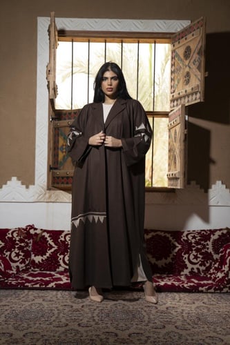 عبايه جوخ اوفر سايز كم تطريز بني فاتح