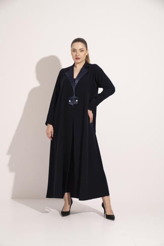 عباية كريب ياقة قلاب ساتان زرار كحلي