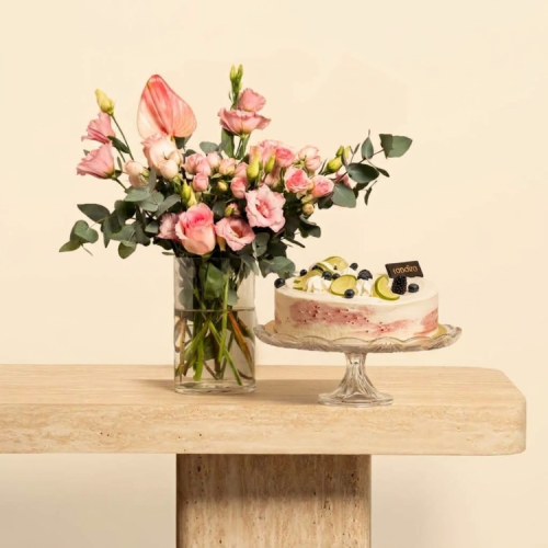 Flower Vase with Cake