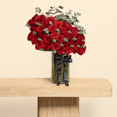 فازة الحب ورد أحمر