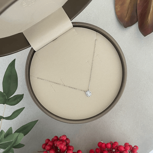 هدية قلادة من MOH