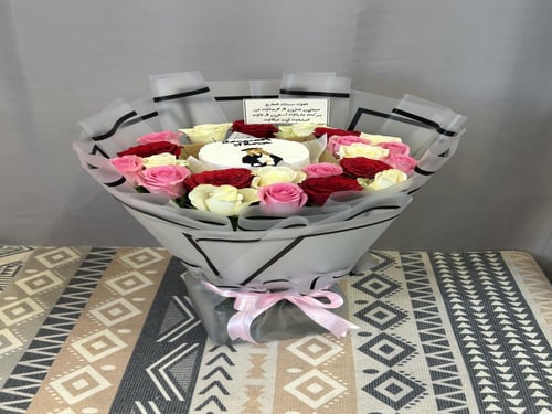 بوكيه مع كيك التخرج