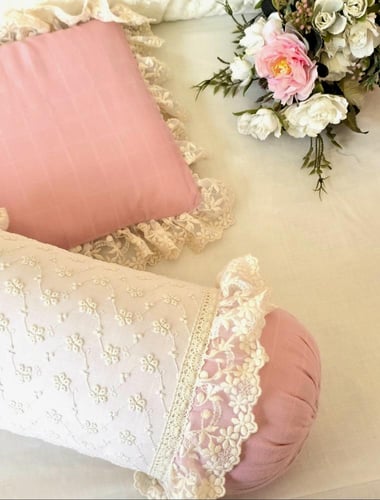 2 مخدة لسرير الطفل