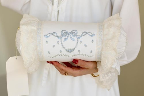 مخدات تطريز فيونكة 01