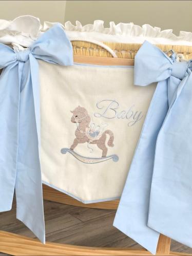 تعليقة سرير الطفل