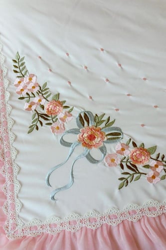 مفرش سرير الام