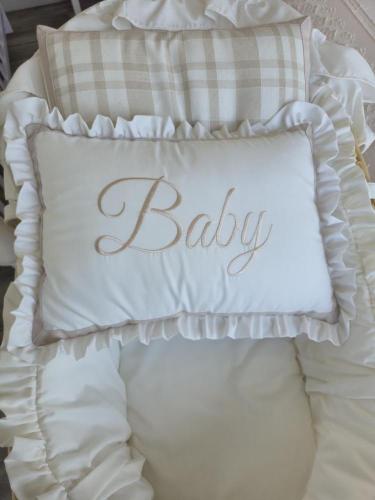 مخدة سرير الطفل