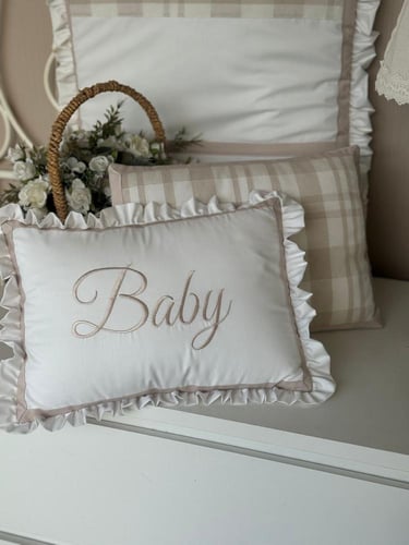 مخدة سرير الطفل