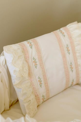 مخدات تطريز فيونكة