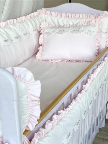 مفرش سرير الطفل