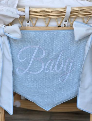 تعليقة سرير الطفل