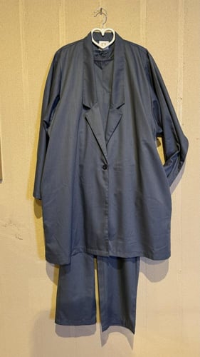 بدلة سفر رمادي من ٣ قطع