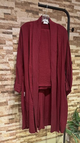 بدلة سفر لون كرزي