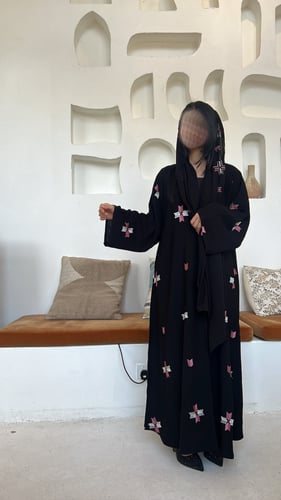 عبايه مطرزه كلوش