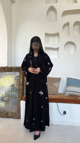 عبايه مطرزه كلوش