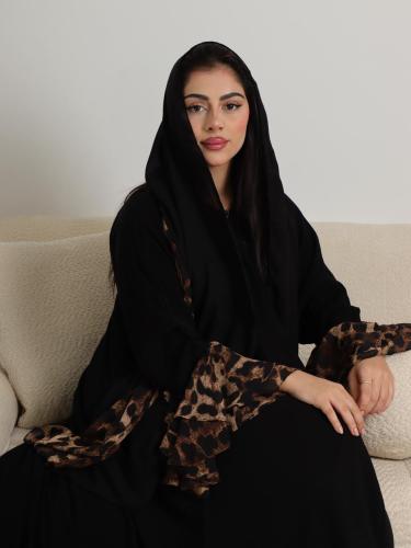 عباية كلاسيكية بطابع الفهد