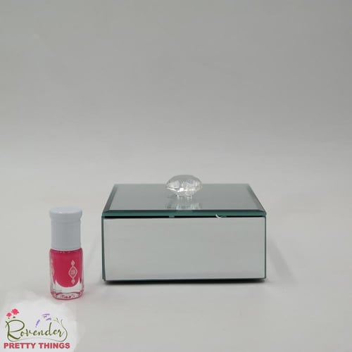 علبة أنيقة + مسك (ربع تولة)