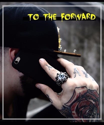 خاتم مخلب مزين بنقوش وحجر بشكل عين زرقاء