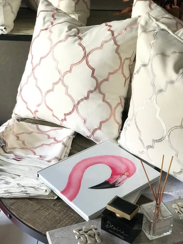 غطاء وسادة موروكون تطريز وردي معدني