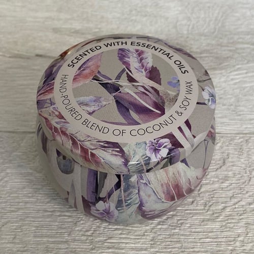 علبة شمع مع رائحة الوردة السوداء