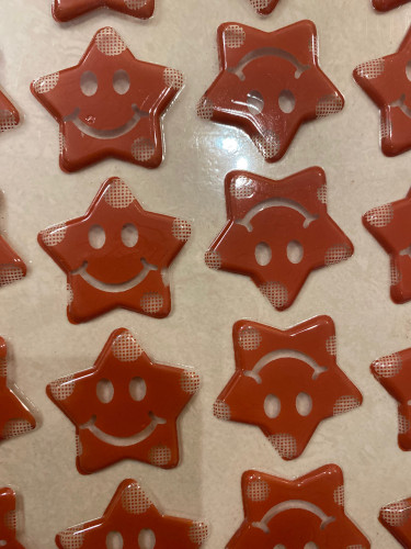 استكرات شكولاته شكل نجوم حمراء فيسات 24 حبه